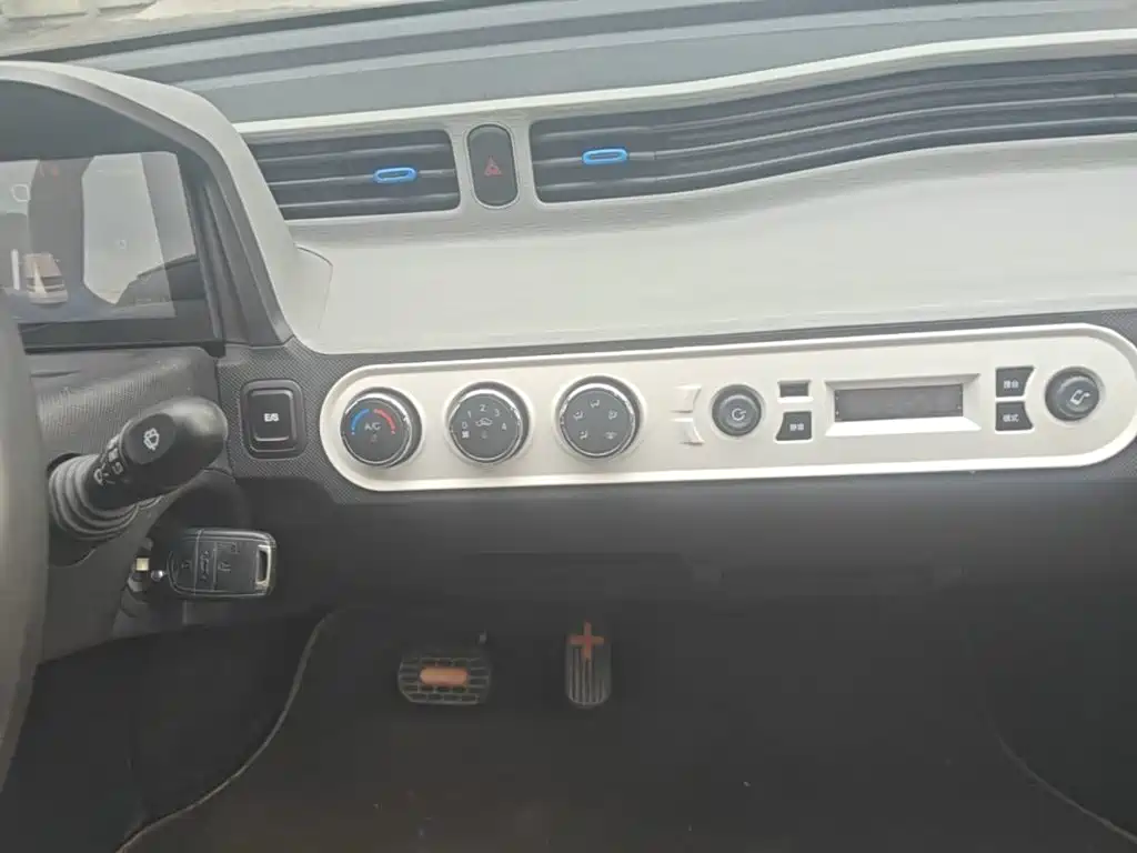 Wuling MINIEV — миниатюра 13