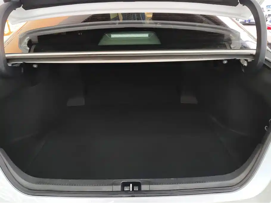 Toyota Camry 2019 2.0G Luxury