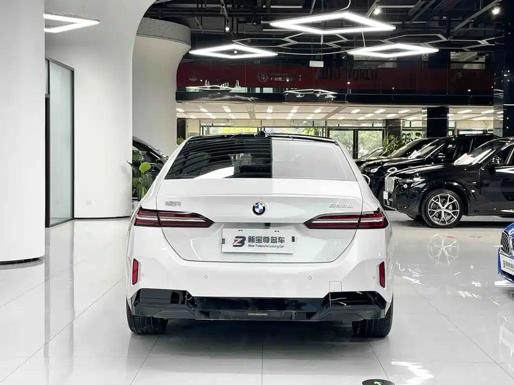 BMW 5 Series — миниатюра 12
