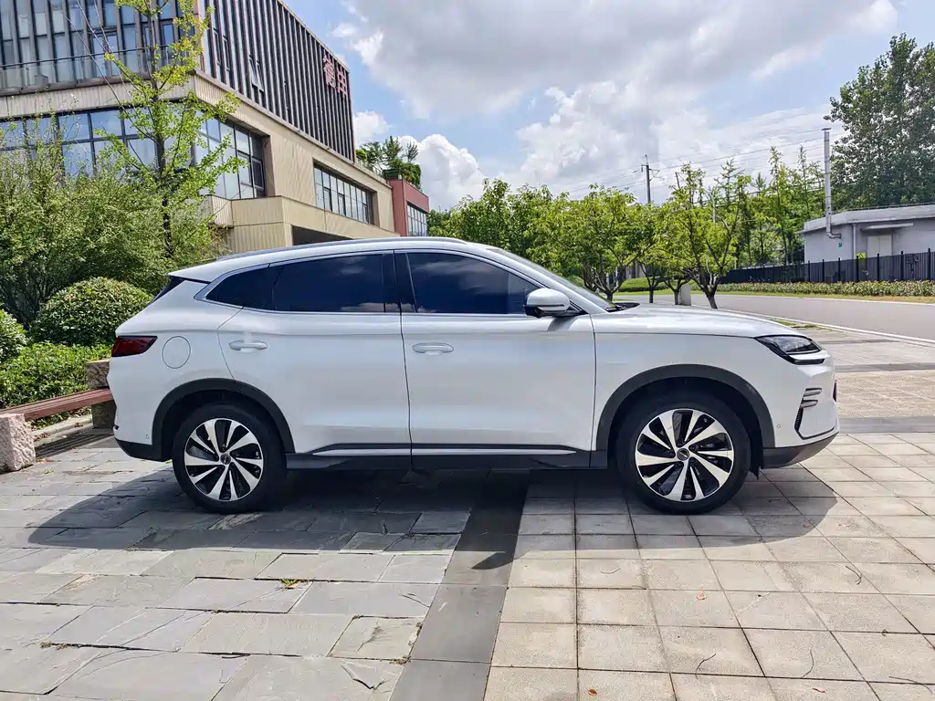 BYD PLUS New Energy — миниатюра 4