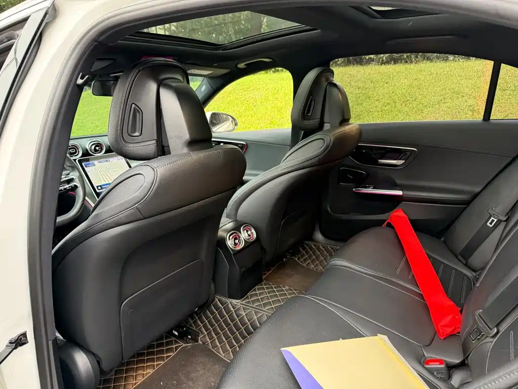 Mercedes-Benz C-Class — миниатюра 11