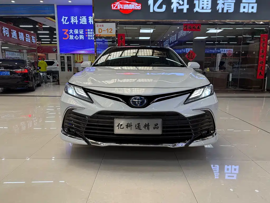 TOYOTA CAMRY