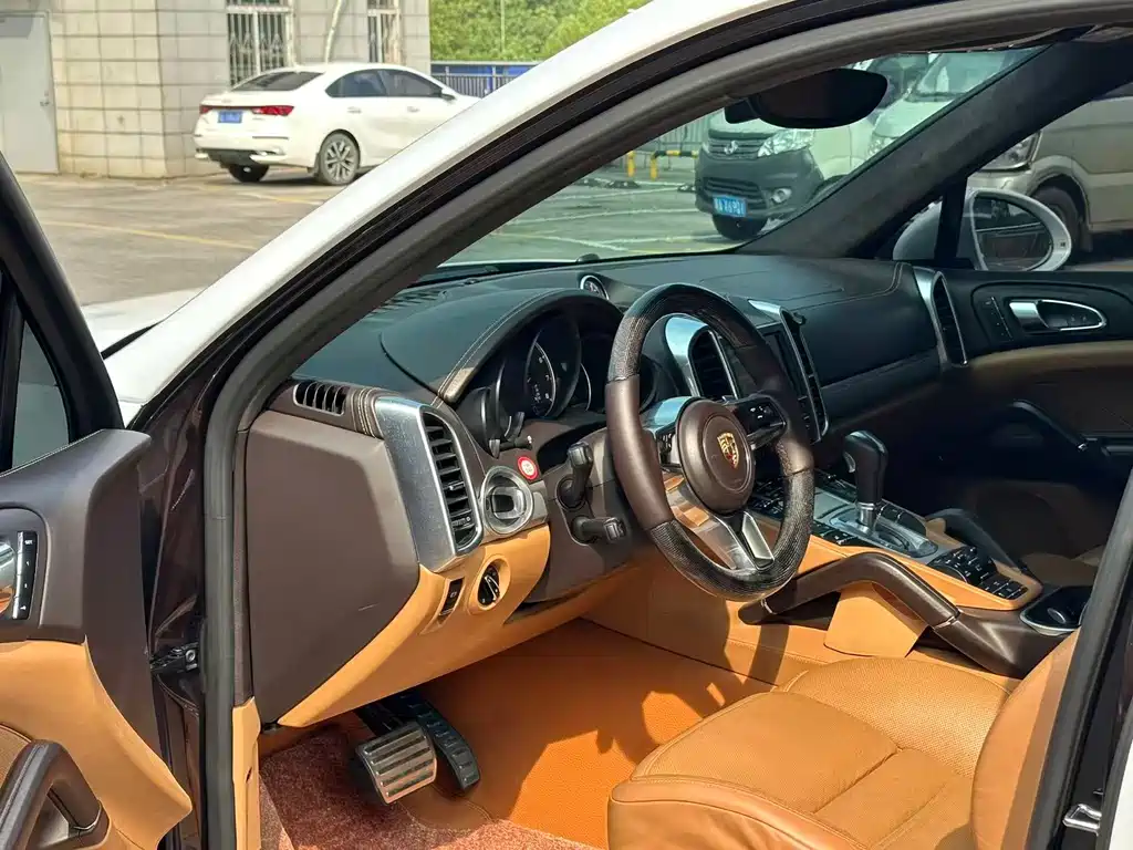 Porsche Cayenne — миниатюра 4