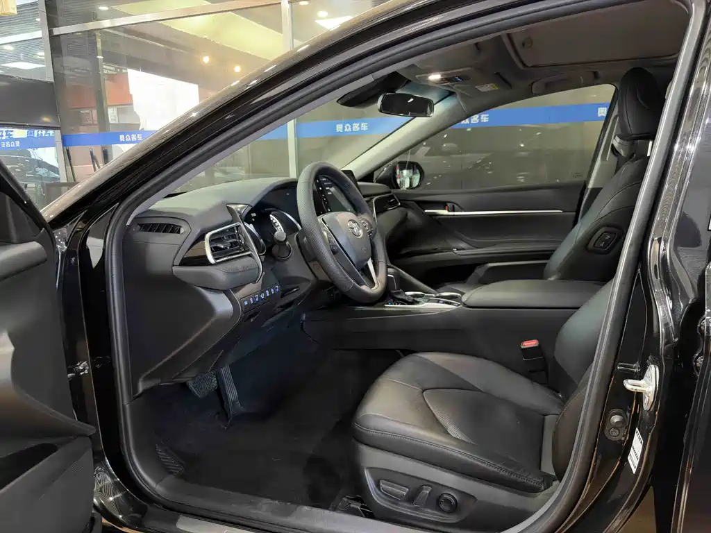 Toyota Camry — миниатюра 5