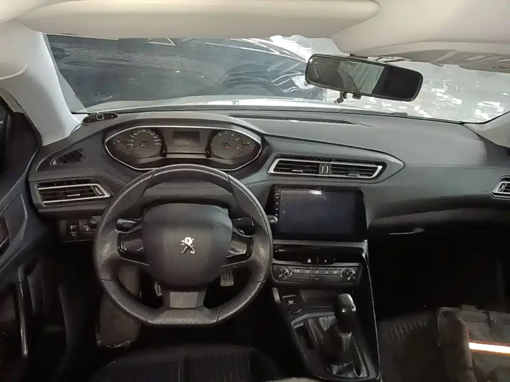 Peugeot 308 — миниатюра 10