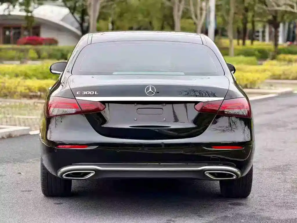 Mercedes-Benz E-Class — миниатюра 7