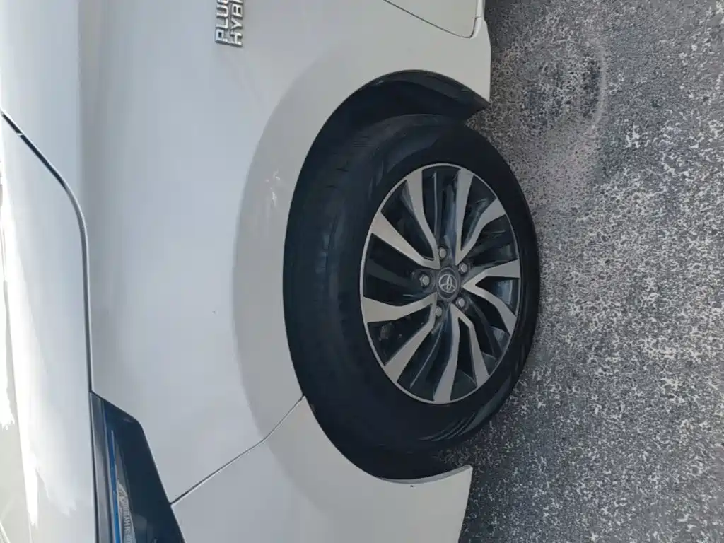 Toyota Corolla Hybrid — миниатюра 23