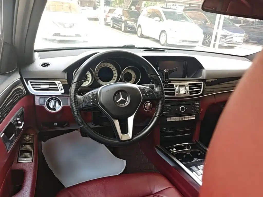 Mercedes-Benz E-Class — миниатюра 11