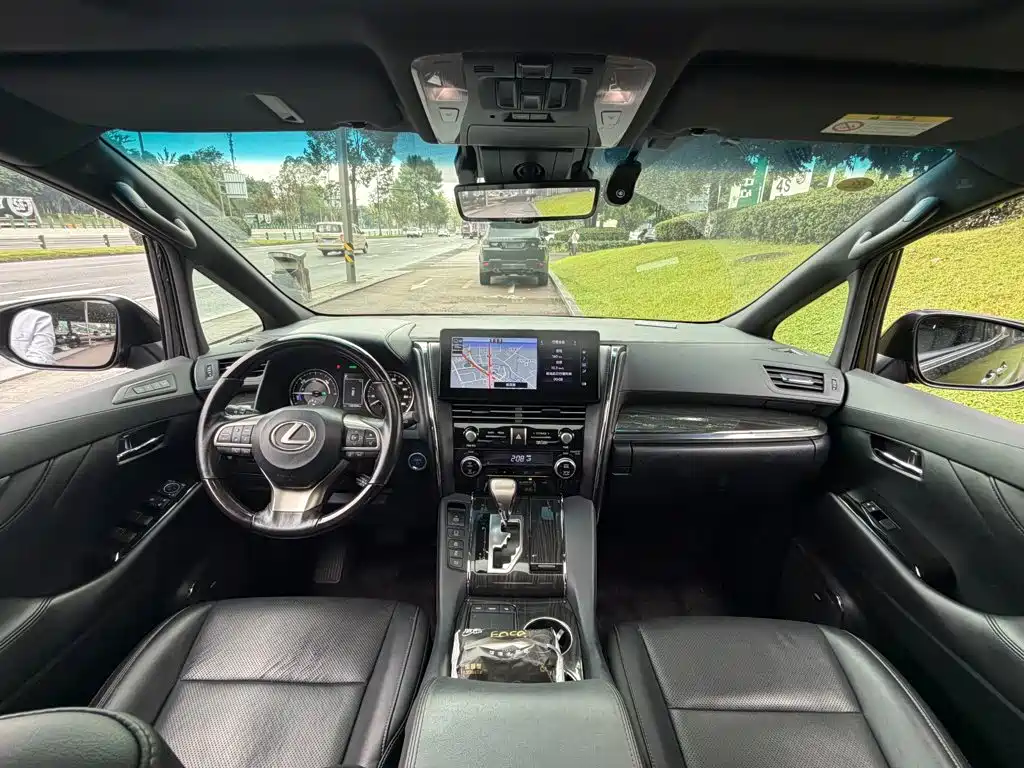 Lexus LM — миниатюра 14