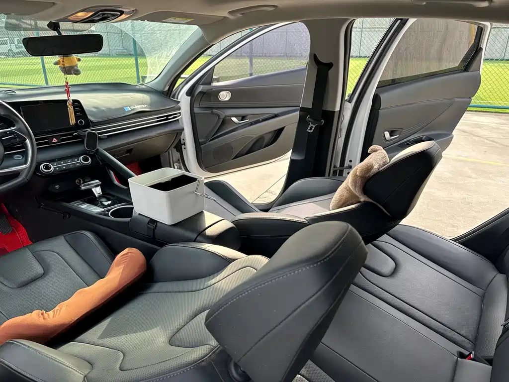 Hyundai Elantra — миниатюра 16