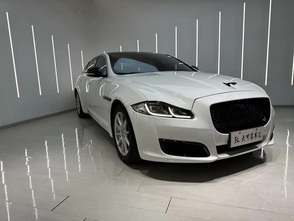 JAGUAR XJ