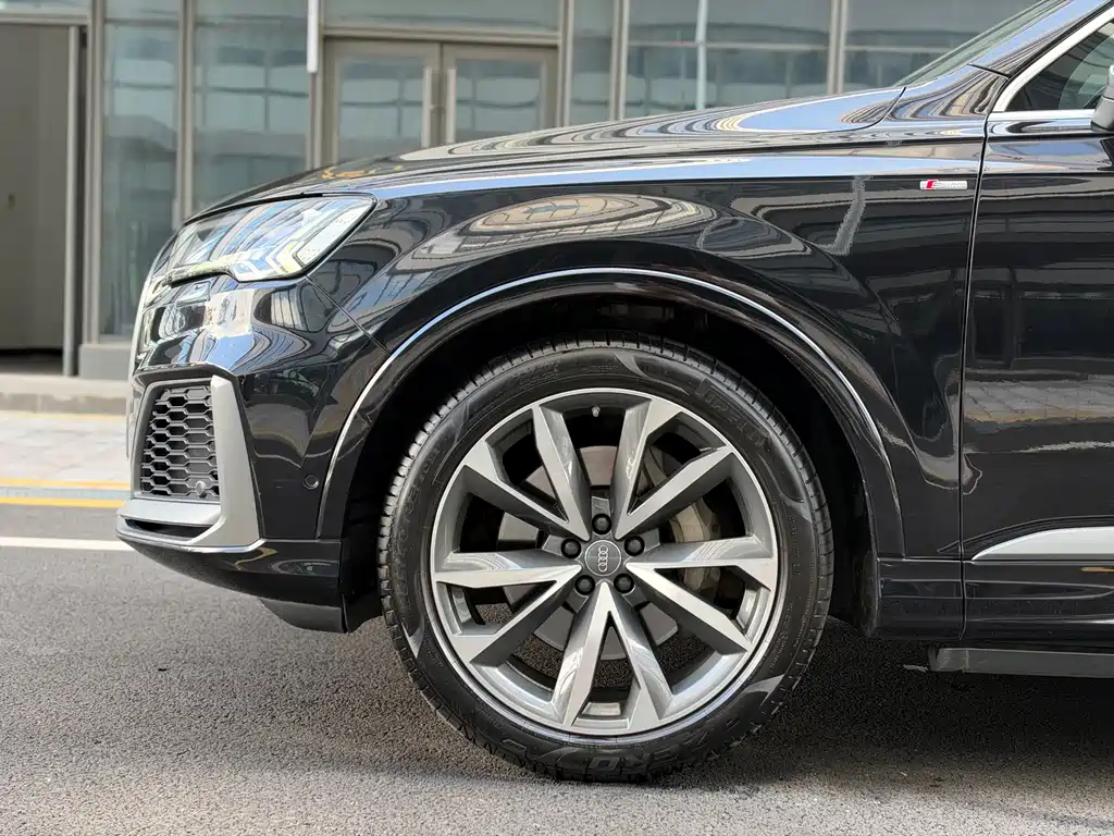 Audi Q7 — миниатюра 5