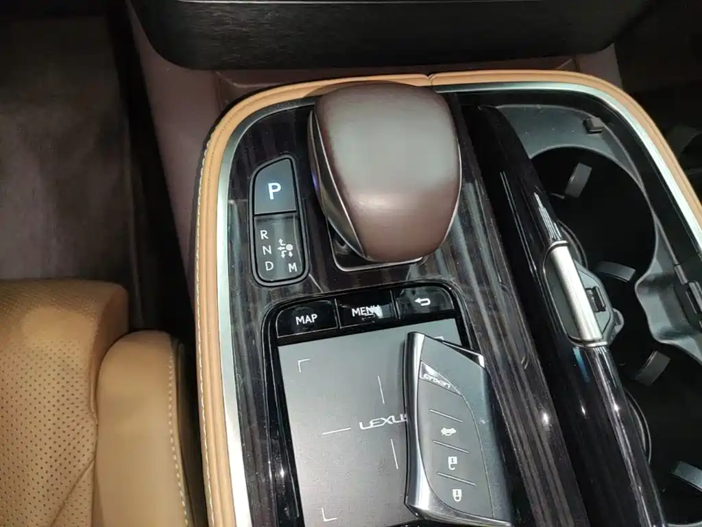 Lexus LS — миниатюра 14