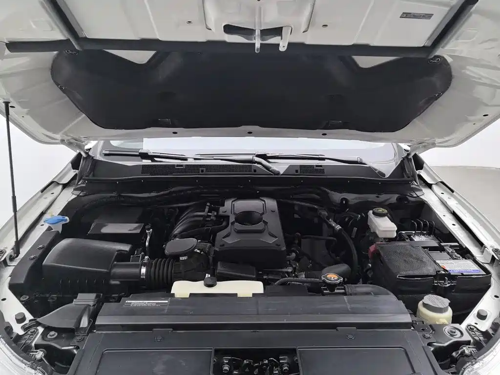 Nissan Terra — миниатюра 6