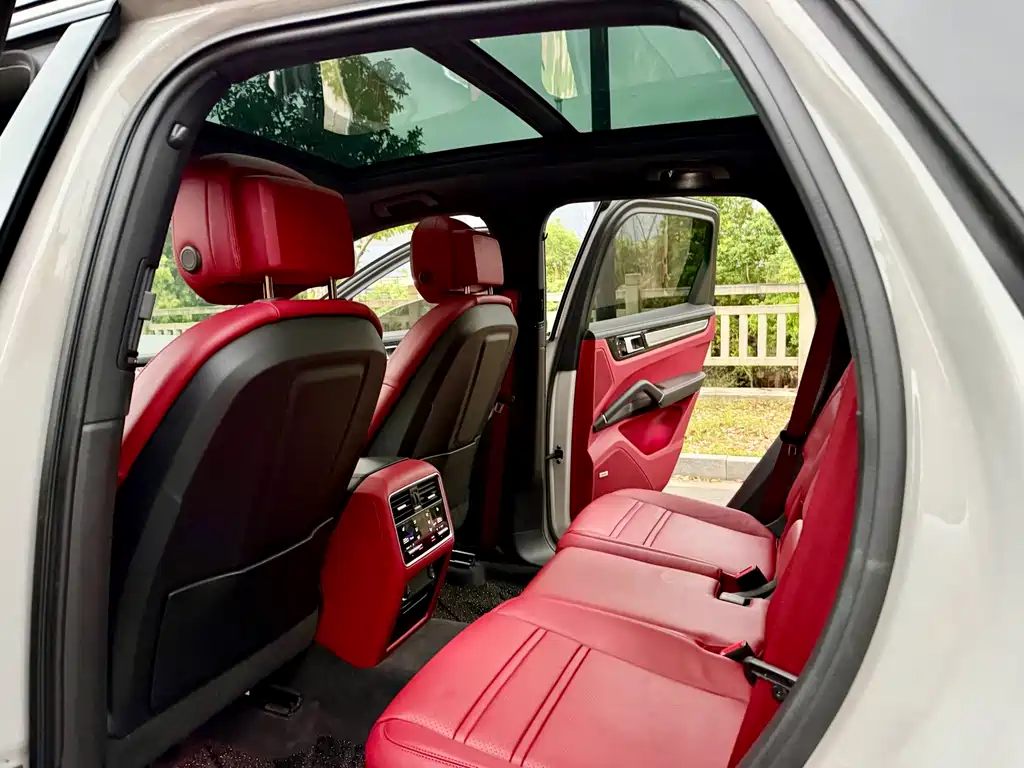 Porsche Cayenne — миниатюра 9