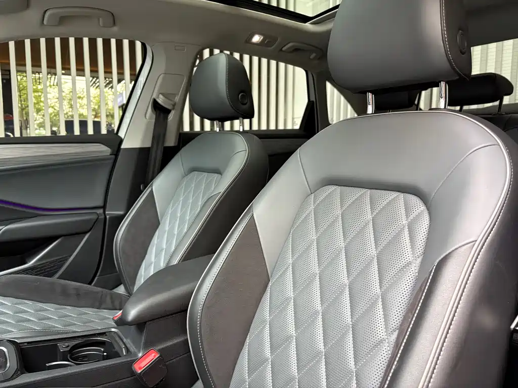 Volkswagen Sagitar 2025 300TSI DSG