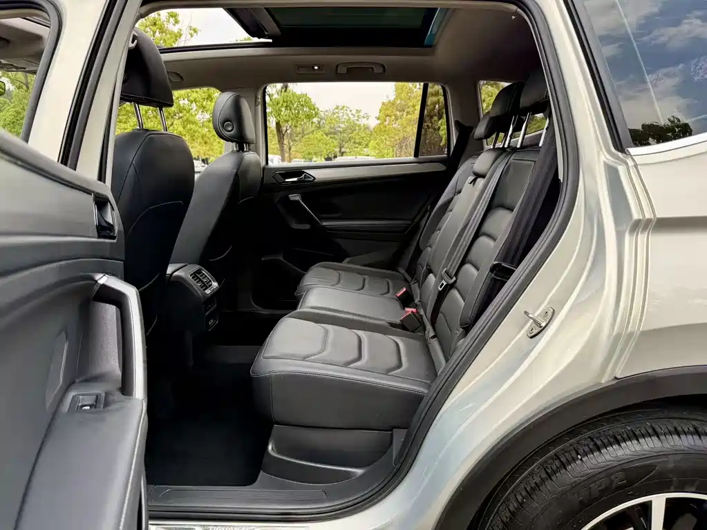 Volkswagen Tiguan L L 2018 330TSI AT Luxury