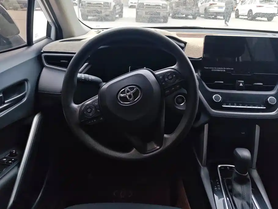 Toyota Corolla Cross — миниатюра 15