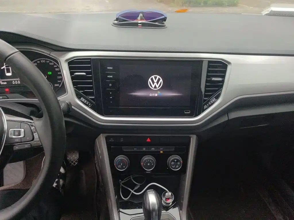 Volkswagen T-Roc — миниатюра 14
