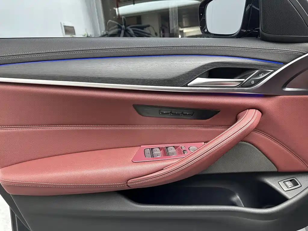 BMW 5 Series — миниатюра 19