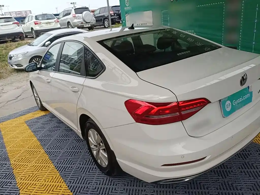 Volkswagen Lavida — миниатюра 5