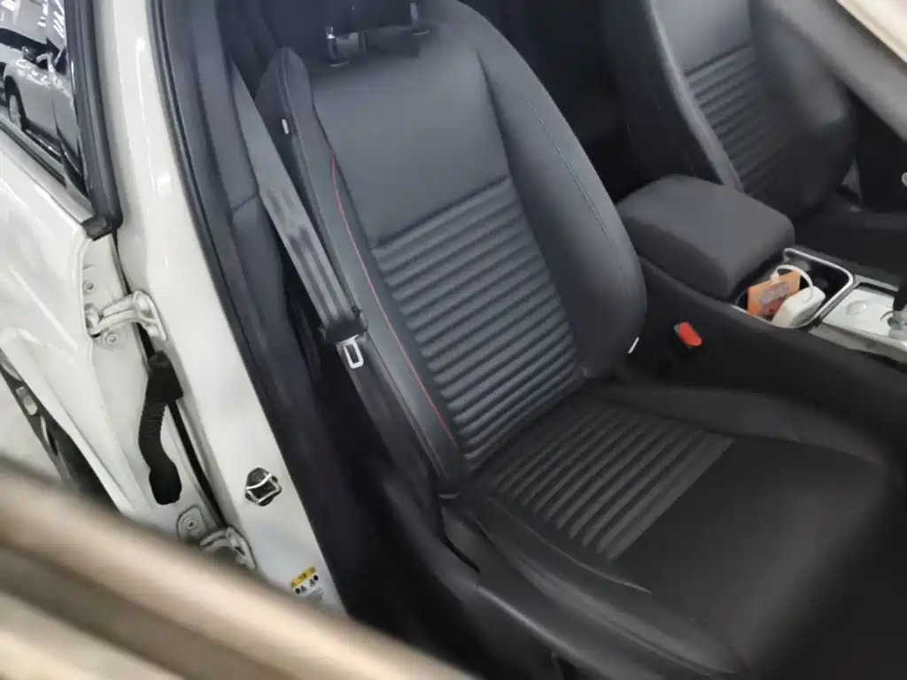 Land Rover Discovery Sport — миниатюра 25