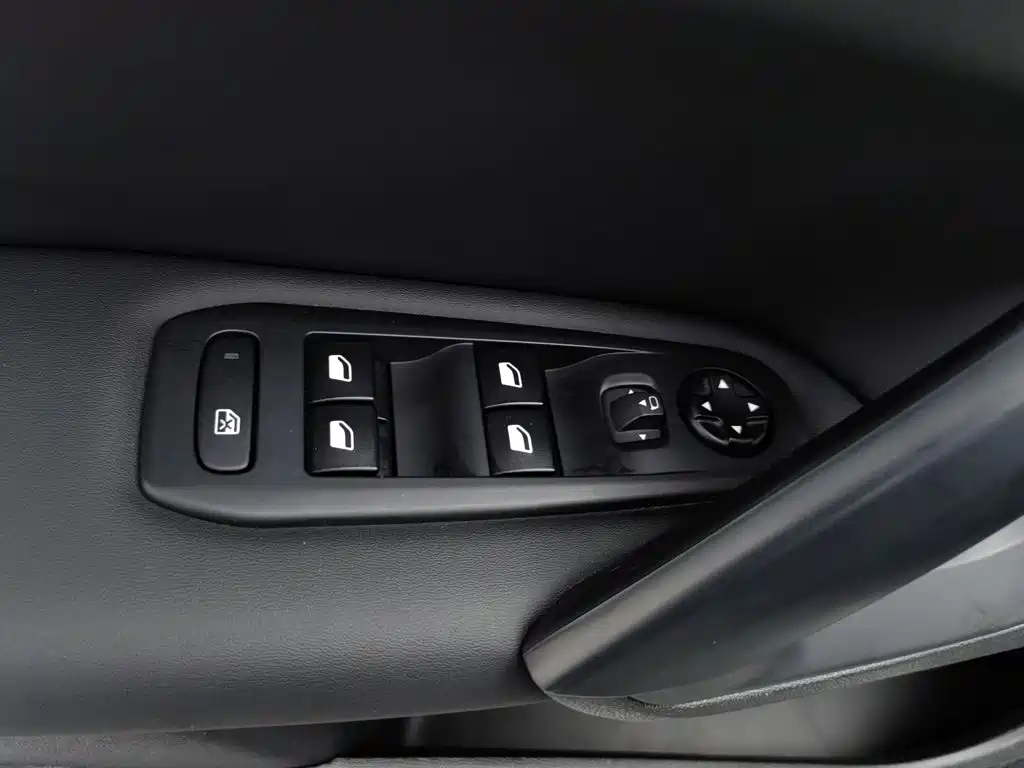 Peugeot 408 — миниатюра 9