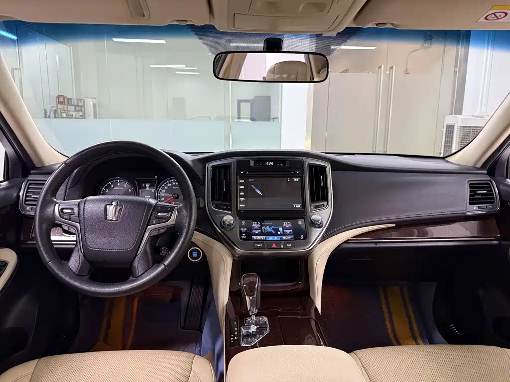Toyota Crown — миниатюра 17