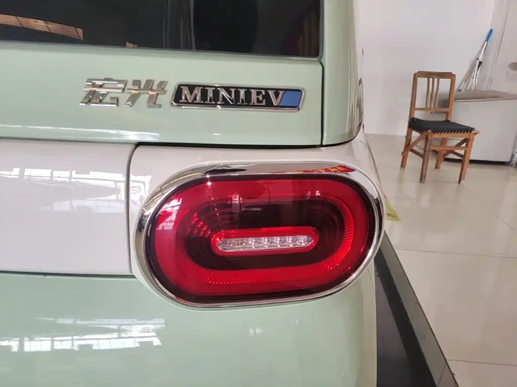 Wuling MINIEV — миниатюра 8