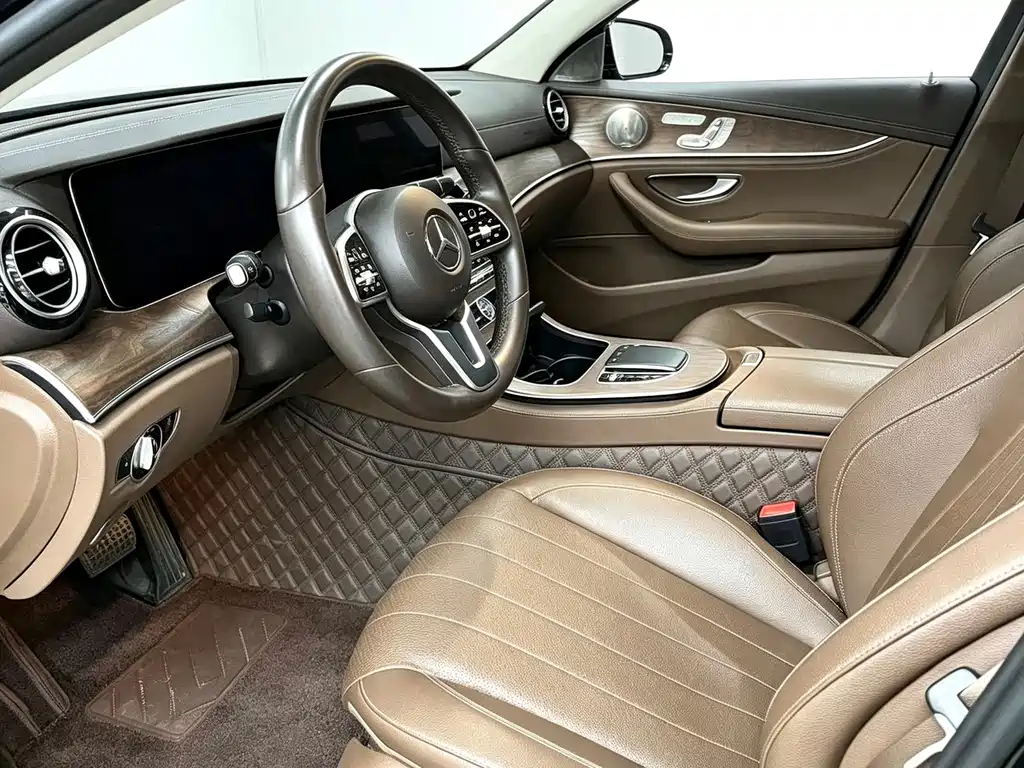 Mercedes-Benz E-Class — миниатюра 5
