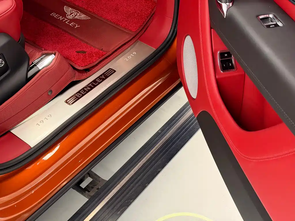 Bentley Bentayga — миниатюра 14