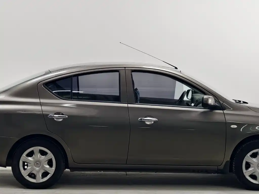 Nissan Sunny — миниатюра 8