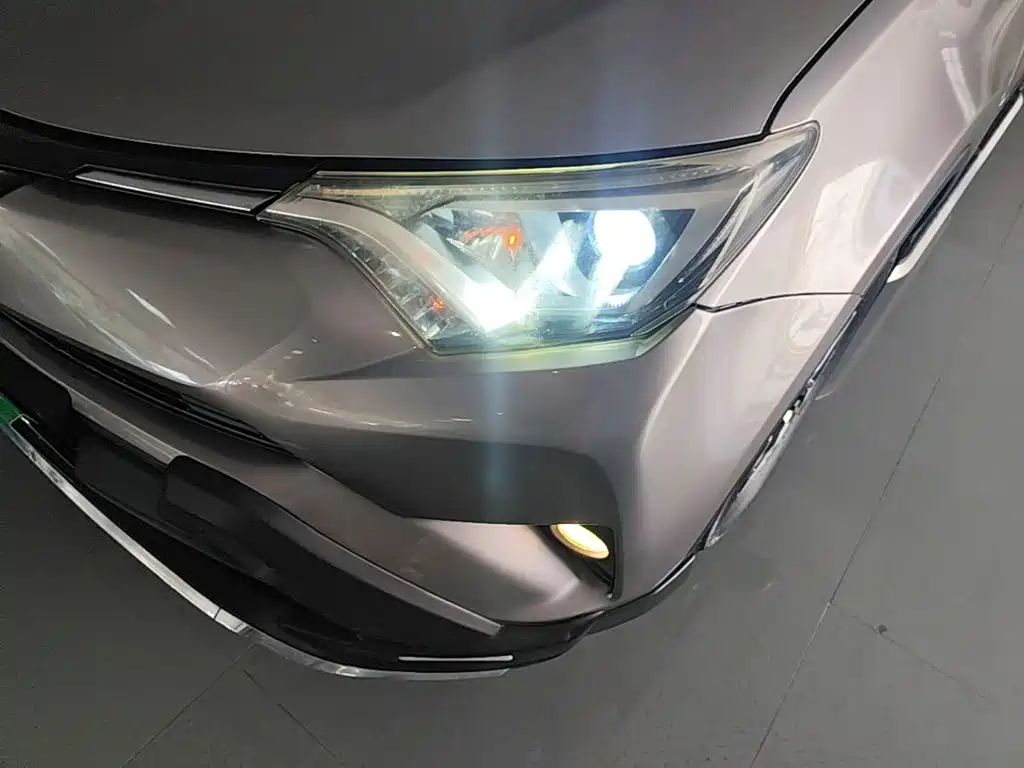Toyota RAV4 — миниатюра 24