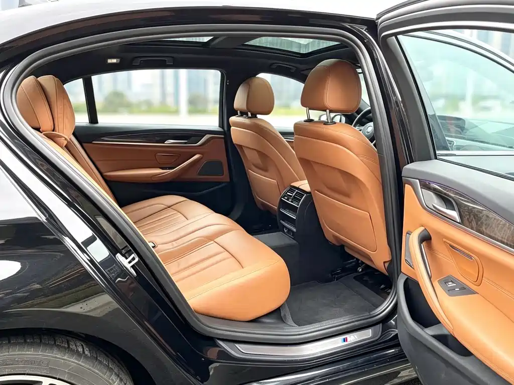BMW 5 Series — миниатюра 6