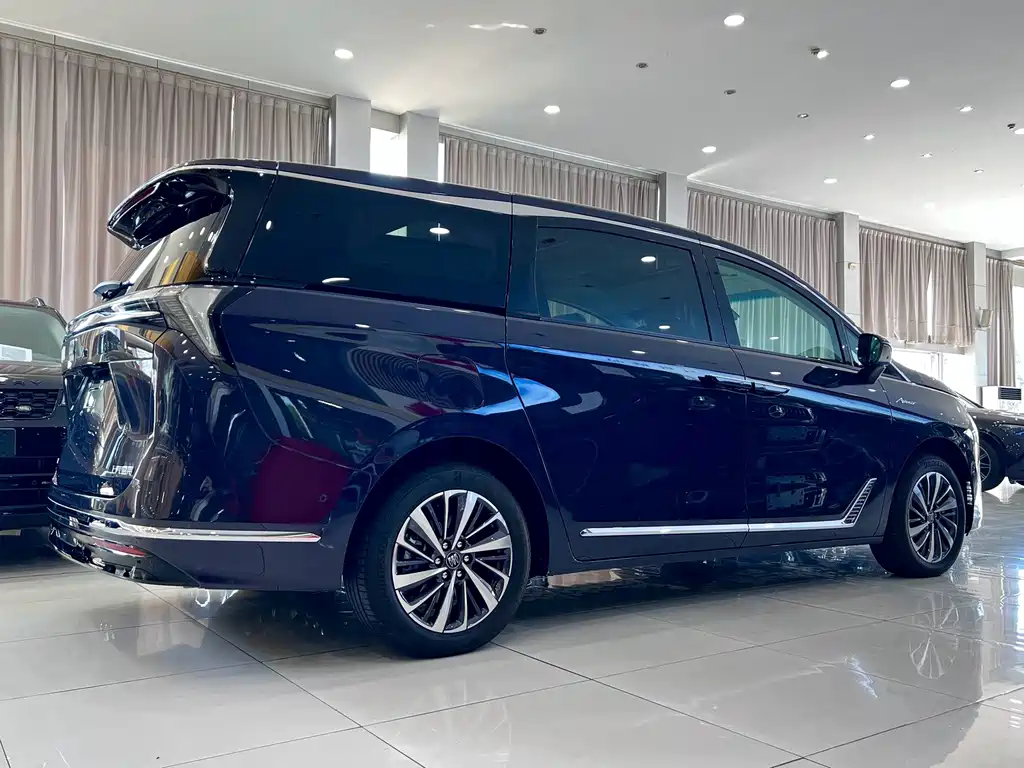 Buick GL8 Hybrid — миниатюра 4
