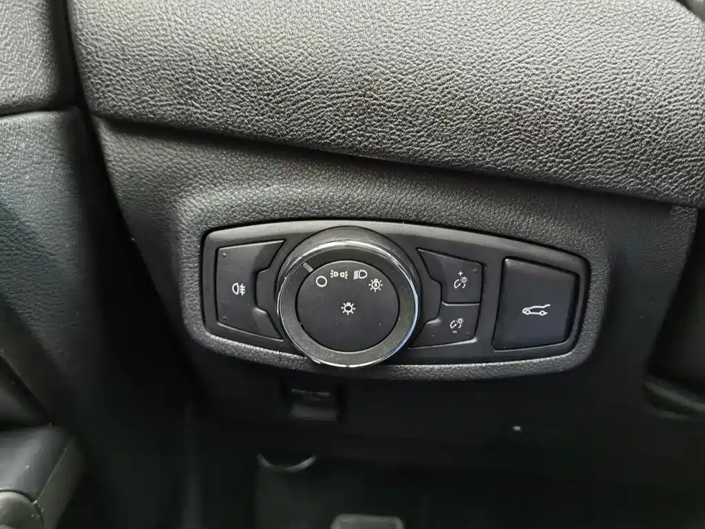 Lincoln MKC — миниатюра 21
