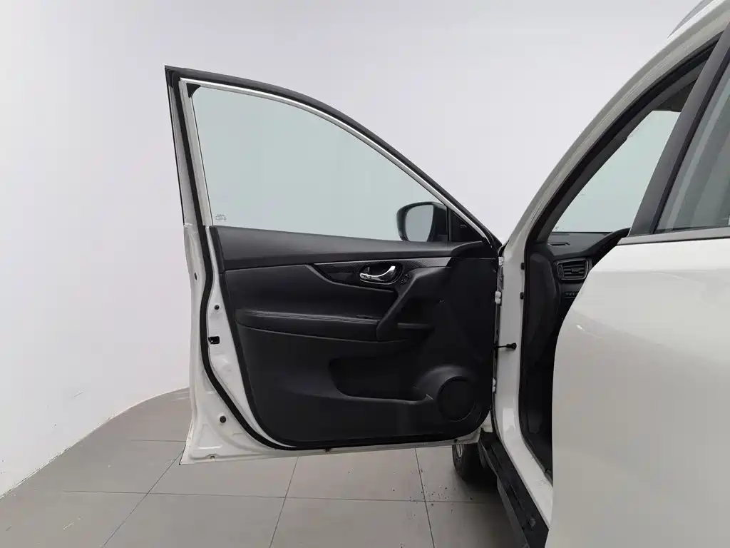 Nissan X-Trail — миниатюра 8