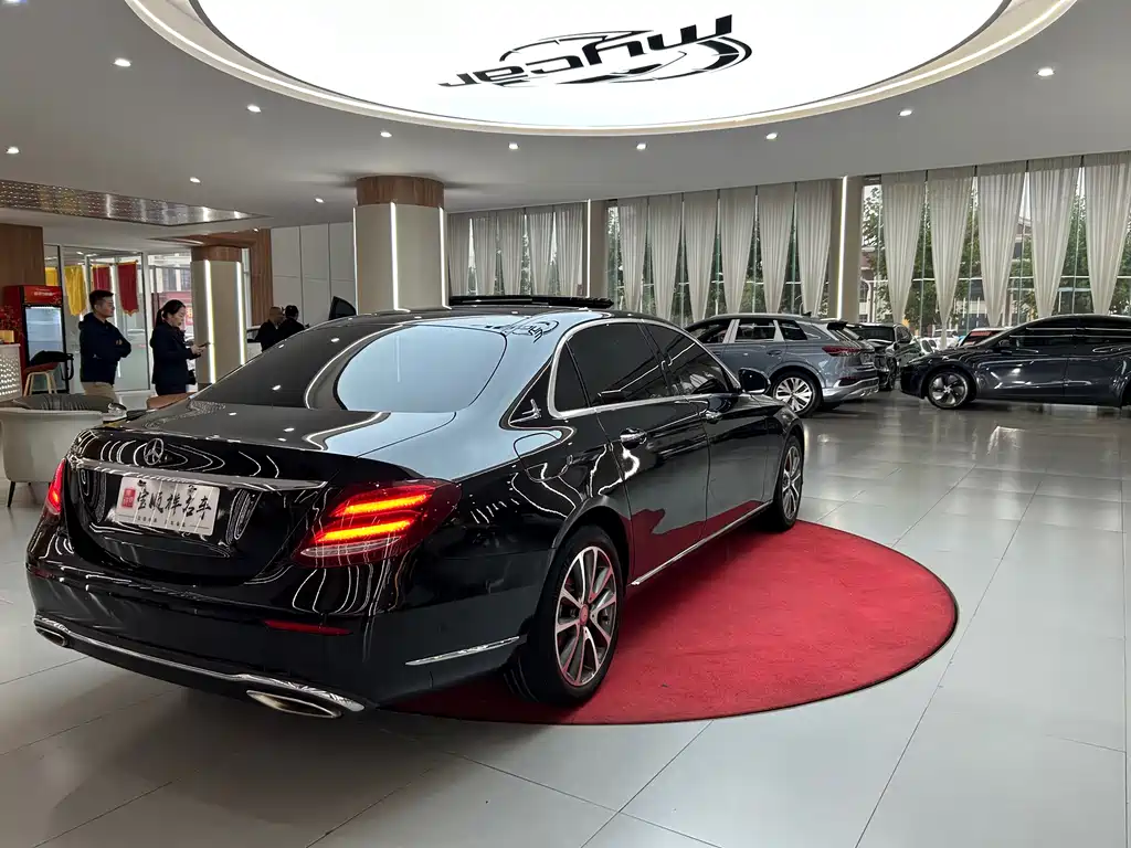 Mercedes-Benz E-Class — миниатюра 5
