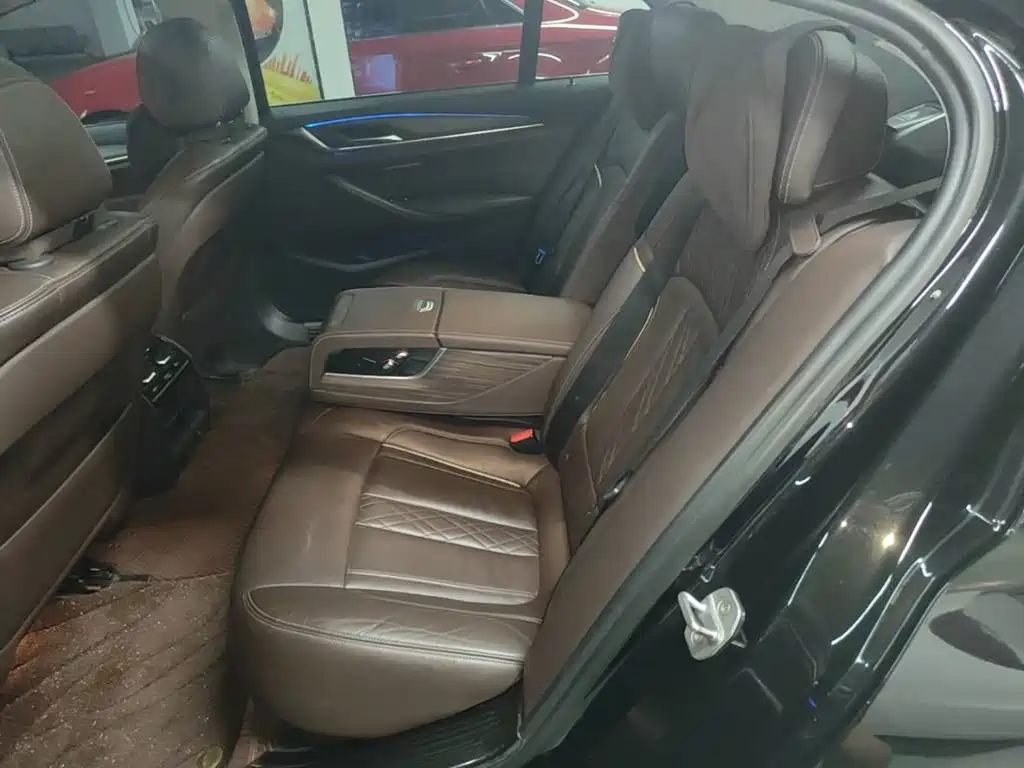 BMW 5 Series — миниатюра 17