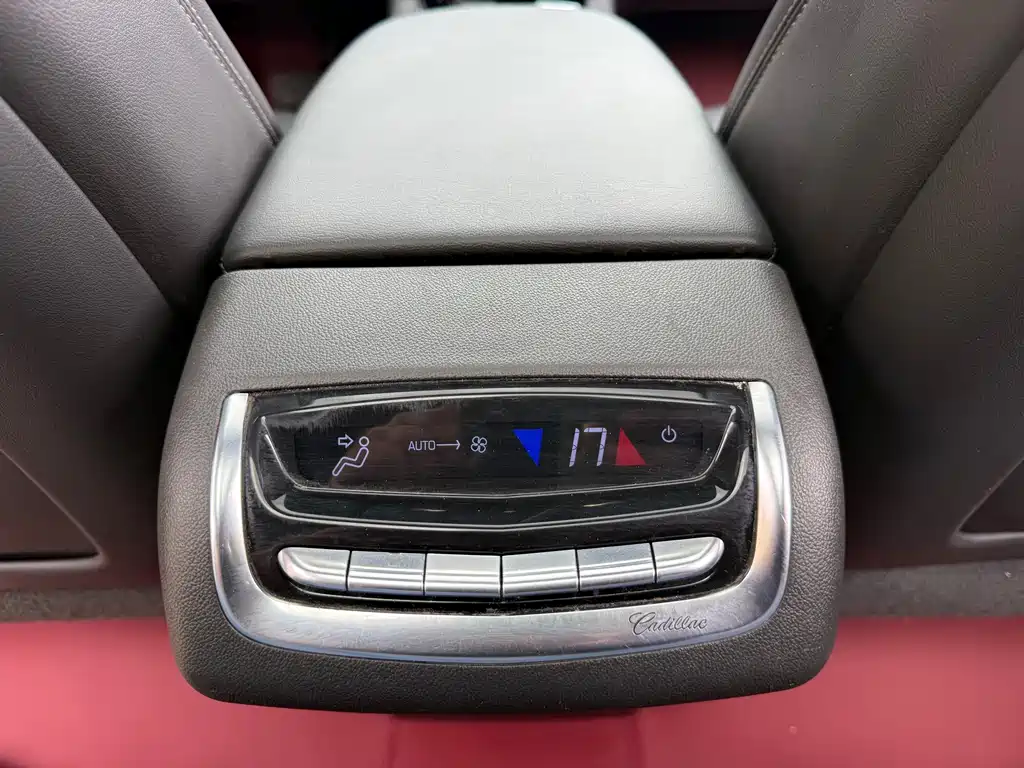 Cadillac XT6 — миниатюра 17