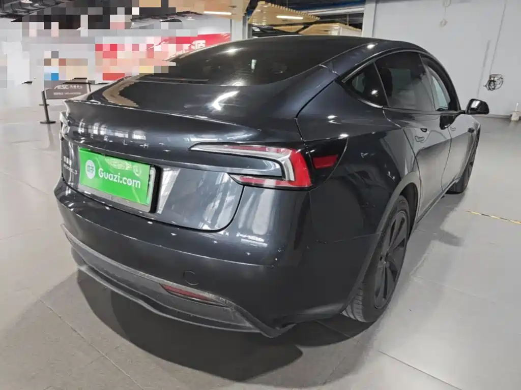 Tesla Model 3 — миниатюра 7