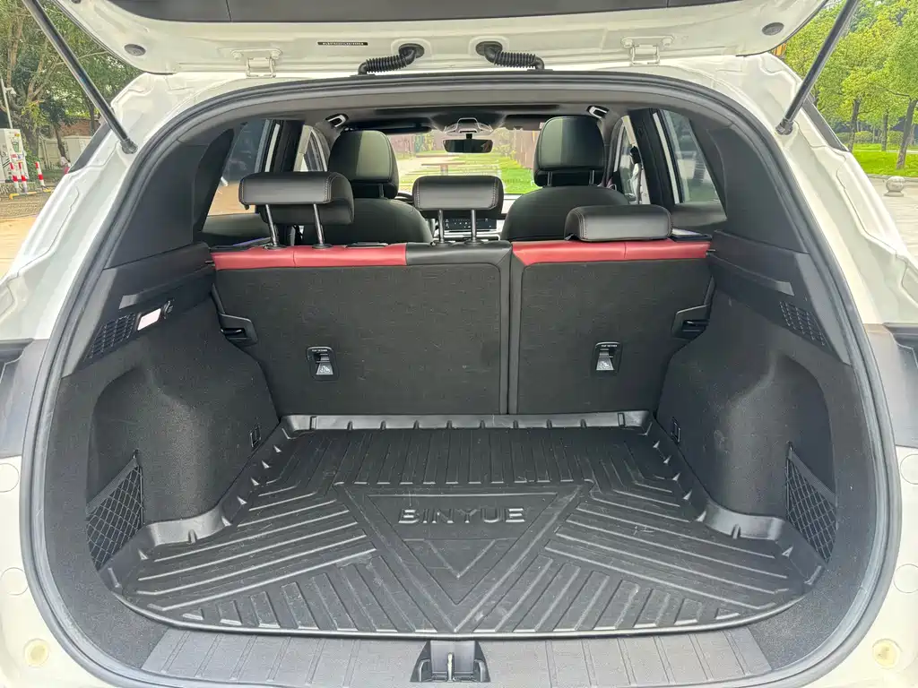 Geely Binyue — миниатюра 17