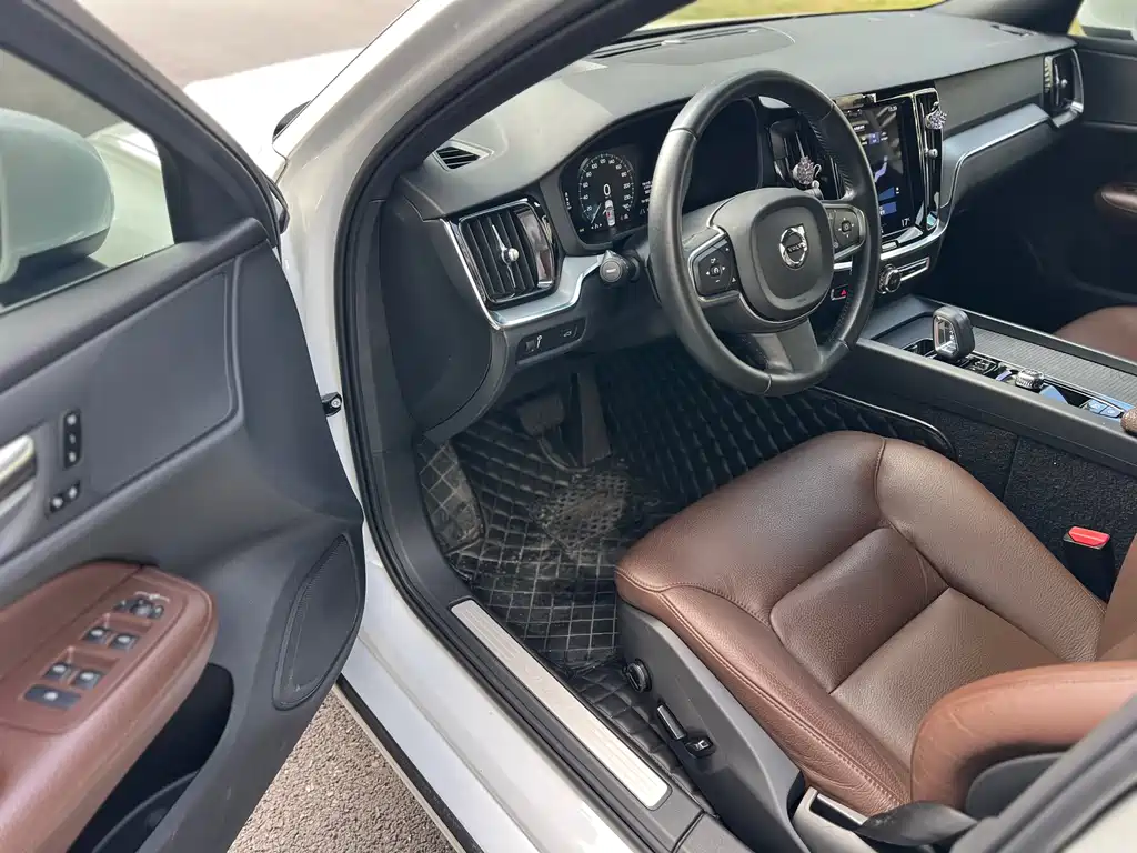 Volvo S60 2022 B4 Luxury