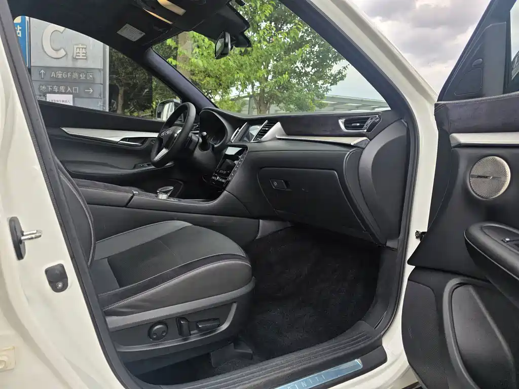 Infiniti QX50 — миниатюра 10