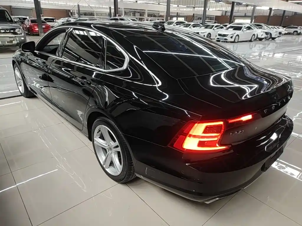 Volvo S90 — миниатюра 5