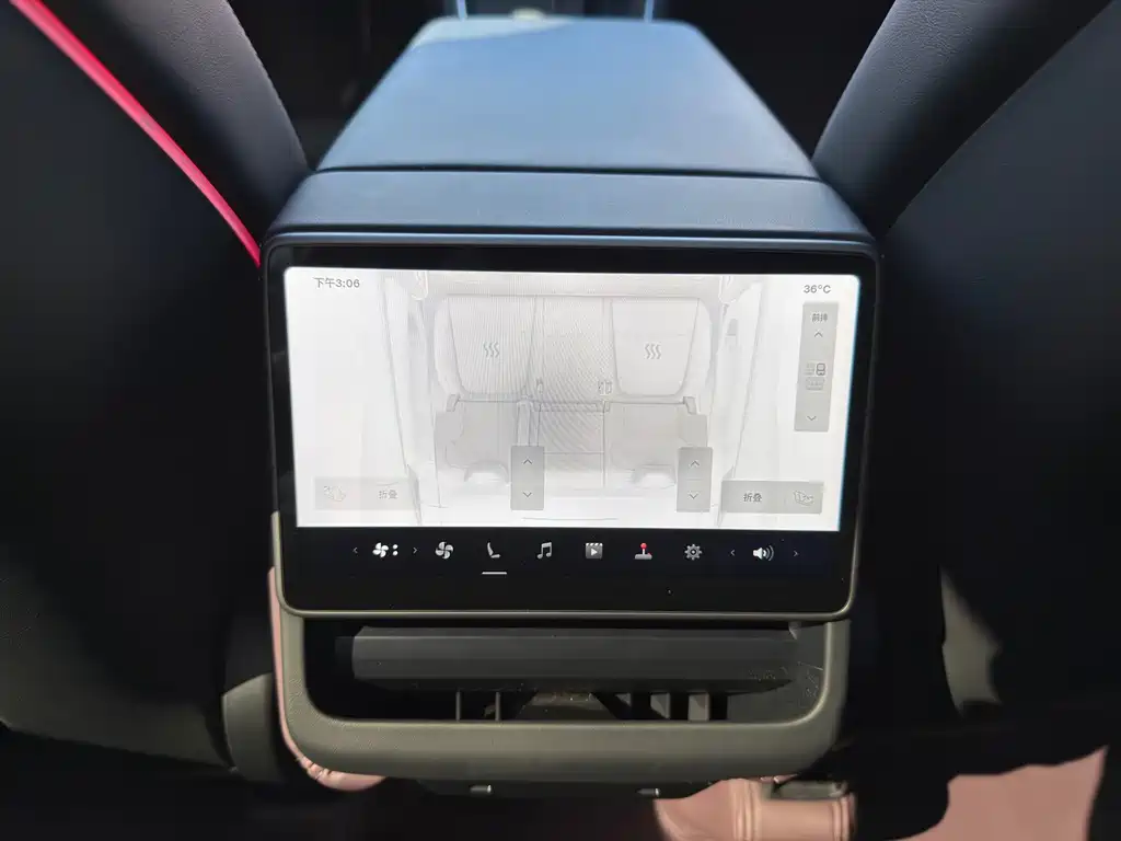 Tesla Model Y — миниатюра 10