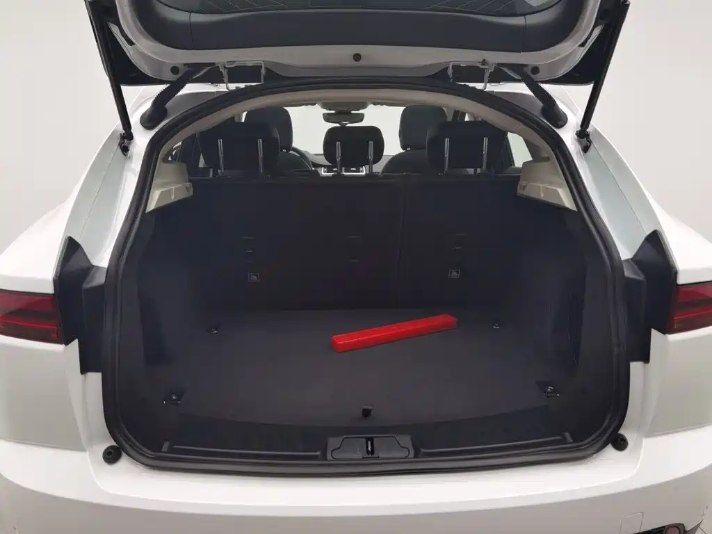 Jaguar E-PACE — миниатюра 16