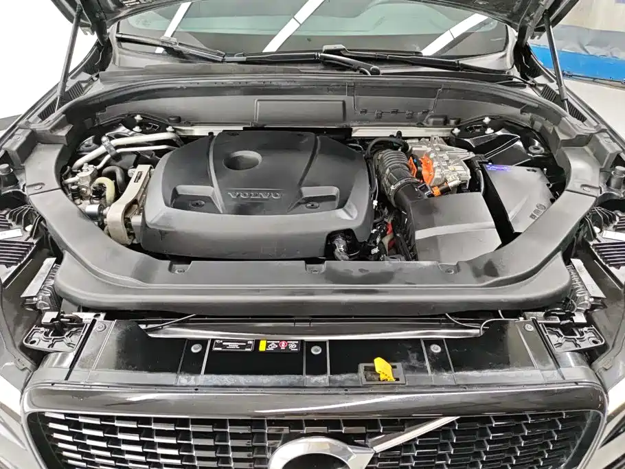 Volvo XC60 PHEV — миниатюра 10