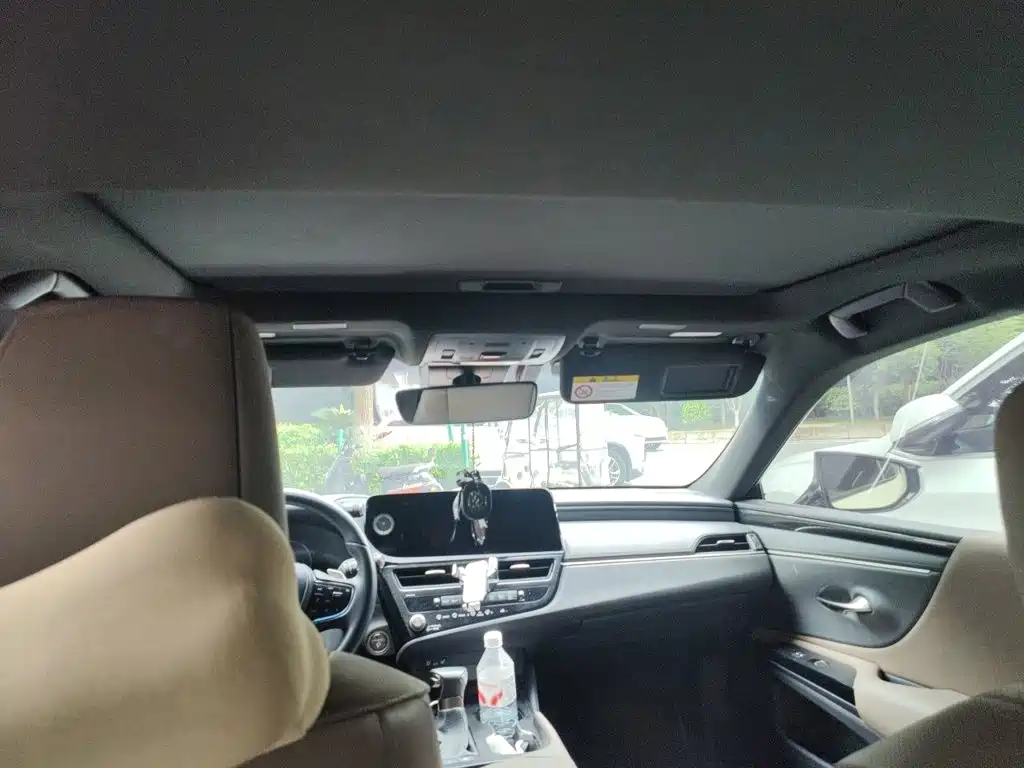 Lexus ES 2022 300h Premium