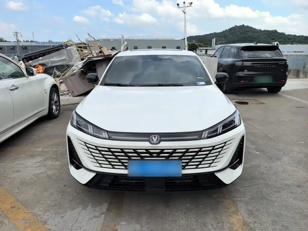 Changan Eado — миниатюра 3